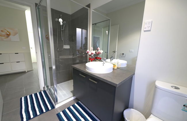 Luxury 9 BRM House in Melbourne - Photo 18