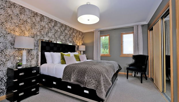 Enchanting Home With Furnished Balcony in Cults, Scotland - Photo 2