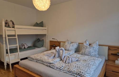 Chemnitz Saxonia HomeDeLuxe Hochwertige 50qm 2-Zimmer-Ferienwohnung mit privaten Kfz Parkplatz Stellplatz mit MWSt-Rechnung mit XXL Hülsta Bett & Etagenbett mit InternetFlatrate - Ideal für Familien, Paare, Kulturinteressierte & Geschäftsreisende! - Foto 7