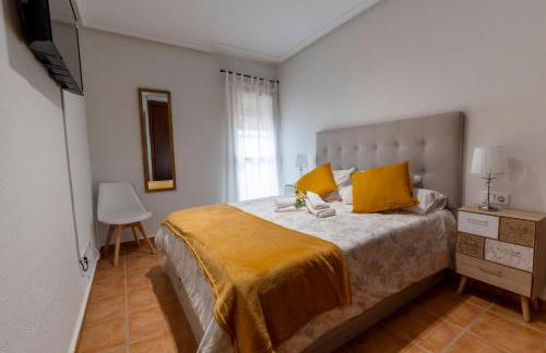 Ático con terraza-solárium y piscina 4-6 personas WIFI A/C - Foto 9