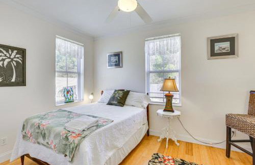 Lovely Carrabelle Home with Lake Views and Pool Access - Foto 13