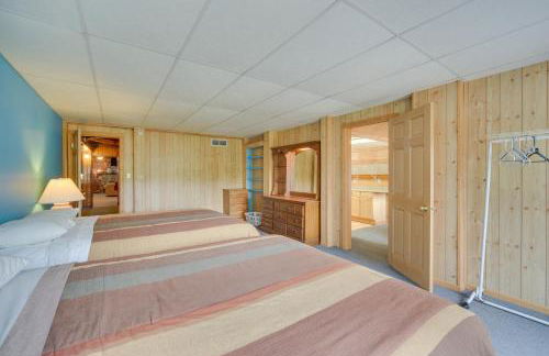 Spacious Winter Retreat with River Access and Kayaks! - Foto 20