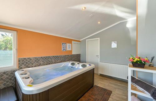 CVETKOVA HIŽA sa JACUZZIJEM - Foto 12