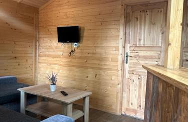 Domek nad jeziorem Wilczyńskim dla czterech osób, sypialnia z łożem małżeńskim oraz salon z rozkładanym narożnikiem - Photo 15