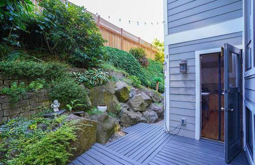 Sunlit contemporary Bellevue Home w a Lush Garden - Foto 5