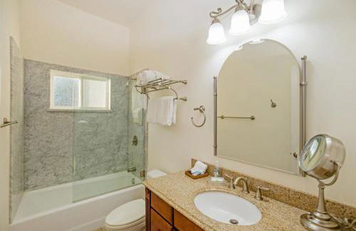 Dolphin by OceanviewHotTubs Oceanfront Shelter Cove Tesla - Foto 9