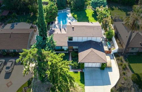 Adorable 4 bedroom home with Pool & more - Foto 21