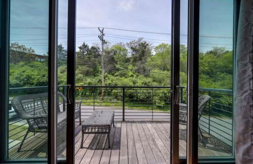 Modern Townhome, Large Game Room, 10min to Downtown! Sleeps 10! - Foto 17