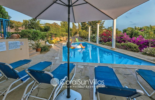 Wonderful Quiet Area, Completely Privacy, Large Private Pool, Colourful Garden - Foto 32