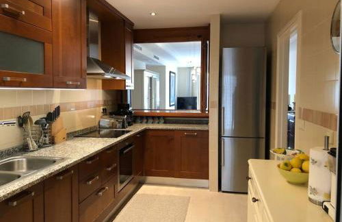 Beachside Luxury 2 bedroom apartment, Puerto Banus - Foto 20