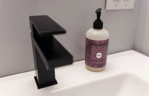 Cozy Cabin Style Apt Private 1st Flr 1 Bdrm - Foto 19