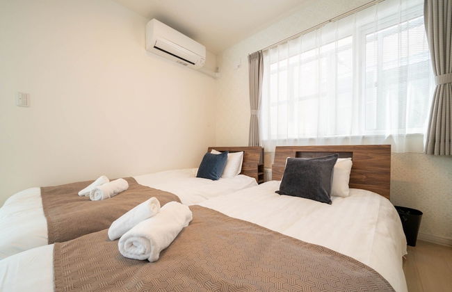 THE LUNA LOUNGE - Photo 18