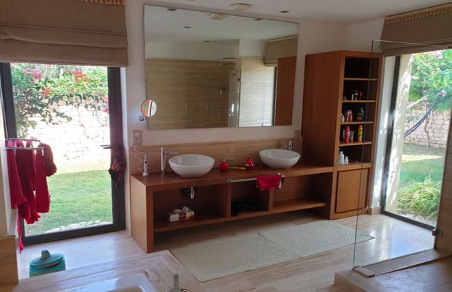 13 Bedroom Villa With Heated Pool, Golf Course, Seaside - Photo 25