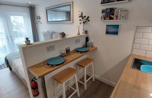 The Snug - Cosy Retreat for Two - Photo 5