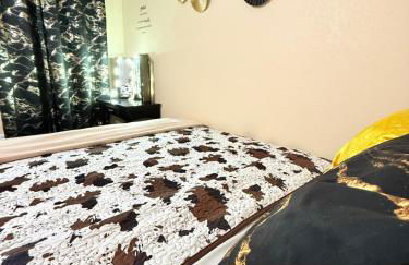 Near AT&T Stadium, UTA, Globe Life, Six Flags, DFW Airport, American Airlines Center with Games and Crib - Foto 9