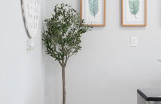 Wood Circle House - Dog Friendly with Fenced in Backyard - Foto 17