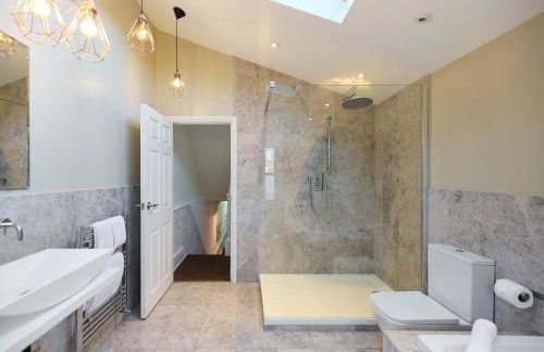 Behind the Blue Wall - Foto 39