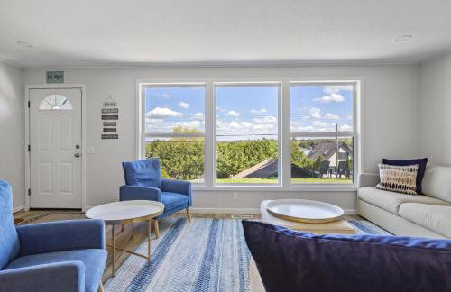 Beautiful Torch Lake House with Beach Access home - Foto 16