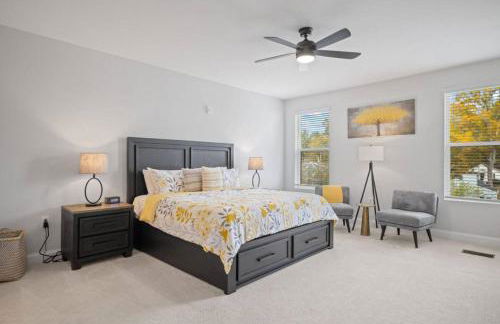 NEW Luxury Condo, Rooftop Terrace, EV Charger! - Foto 31