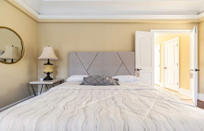 BIZI near Galleria Mall - Foto 3