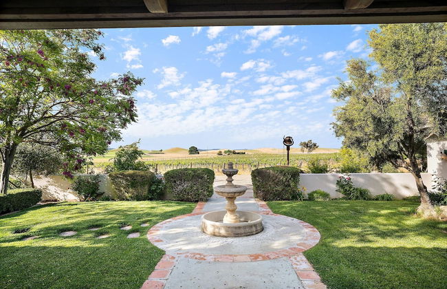 Wellsona Vineyard Retreat Pool Hot Tub Views Main Home Guest Home - Photo 46