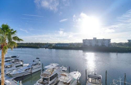Waterfront Condo with Water Park, Walk to the Beach! - Foto 8