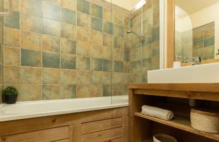 Appartements - PISCINE INTÉRIEURE Sauna - PARKING Privé Étage 1 - Centre Village - Résidence Cami Réal - avec LINGE et MÉNAGE de fin de Séjour Compris - Foto 23