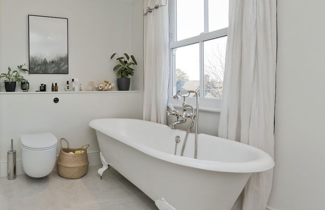 Interior Designed House With Garden in North West London by Underthedoormat - Foto 21