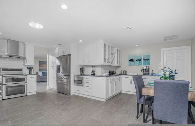 Tranquility - Waterfront Villa With Pool Dock - Photo 19