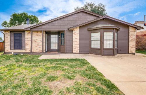 Game Room and Patio Family Home in The Colony! - Foto 29