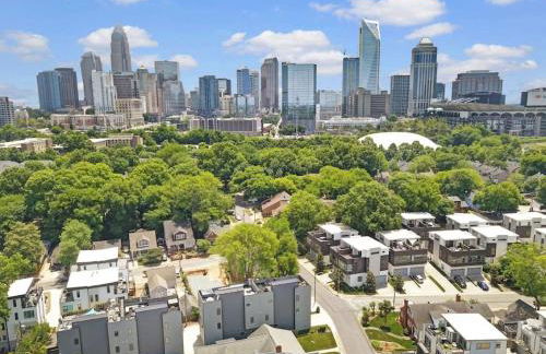 City Views - Walking Distance to Panthers Stadium - Photo 14