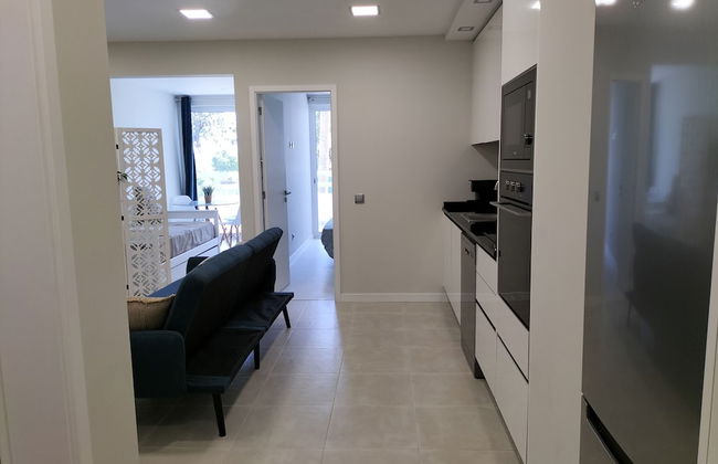 Amazing Green Tower 3 Castle Flat With Balcony - Photo 12