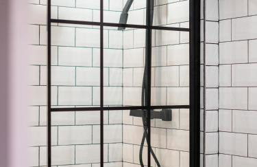 Cheerful 2 Bedroom Homely Apartment, Sleeps 4 Guest Comfy, 3x Double Bed, Parking, Free WiFi, Suitable For Business, Leisure Guest,Glasgow, Glasgow West End, Near City Centre, Perfect For Common Wealth Games 2026 - Foto 48