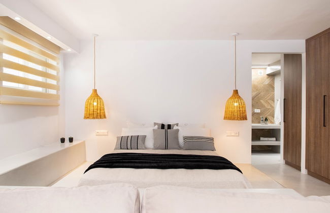 Pebble Luxury Suite by the Sea - Photo 3