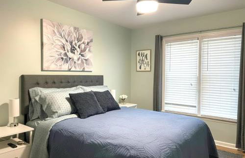 3 BR w/ King Bed, Standing Desk, Ping Pong, Arcade - Foto 24