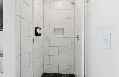 Upscale Penthouse Pool, Gym and Garage - Foto 12