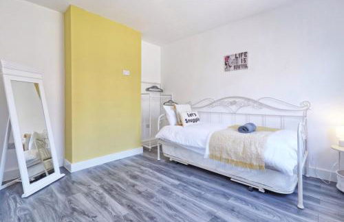 Comfy 4 Bed, Sleeps 8, fast WIFI, Contractor friendly - Foto 32
