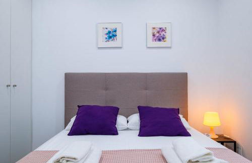 Spacious Clean & Colorful Apt Quiet Zone - Photo 16