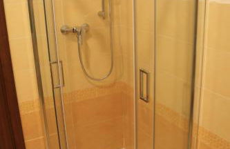 Tra il bosco e il lago - Foto 42