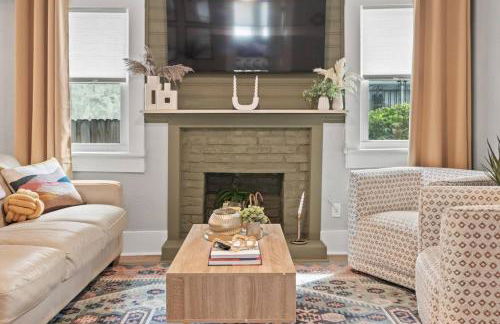 Urban Flamingo Retreat Modern Meets Tropical in this Beautiful, Updated Pet Friendly 3BD Pool Home with Outdoor Living Space - Foto 8