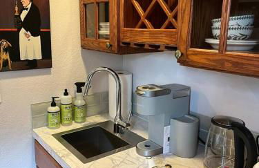 Myrtle Cottage Guest House in West Salem - Foto 8