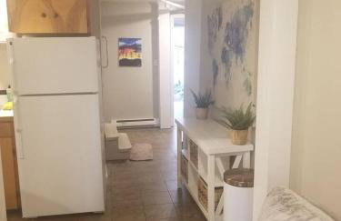 Central 2 bedroom unit with 3 beds and 3 large TVs - Photo 23