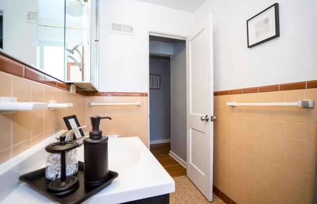 The Denver Den in Mayfair Park Enormous Backyard With Grill Sleeps 7 - Photo 9