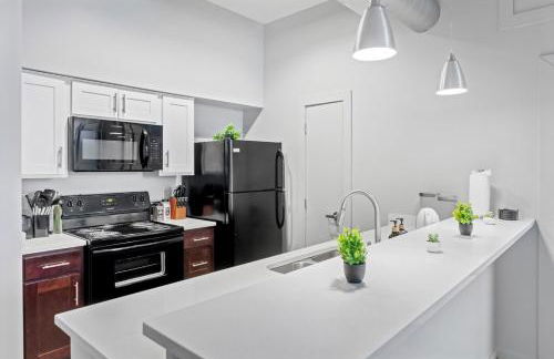 Cozy 2BR Getaway, King Bed, Free Parking - Foto 7