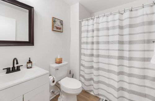 Beautiful 6 bed 3 bath home in quiet neighborhood - Foto 15