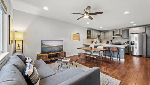 Mid-century home in Zilker with a backyard - Foto 2