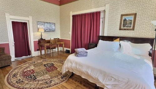 Gem Palace with Hot Tub Sauna - Photo 2