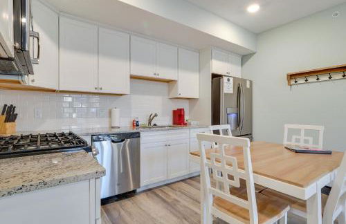 Front Street Retreat! Cozy Traverse City Condo - Photo 11