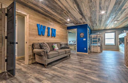 Upscale Riverfront Home with Beach and Fire Pit! - Foto 29