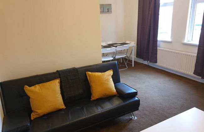 South Shield's Emerald 2 Bed Apartment - Photo 14